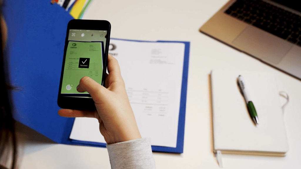 Leave Paper Behind: 5 Free Apps to Manage Receipts on Your iPhone